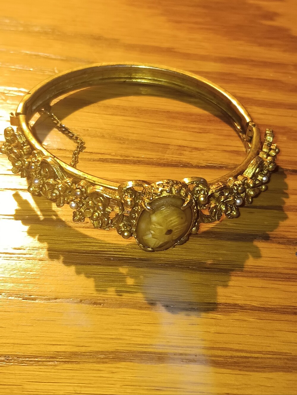 Old Vintage Gold And Shell Cameo Bracelet